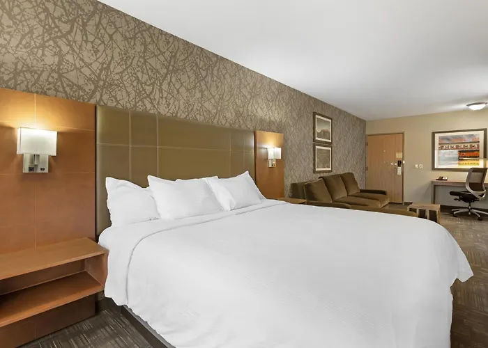 Best Western Plus Cottontree Inn