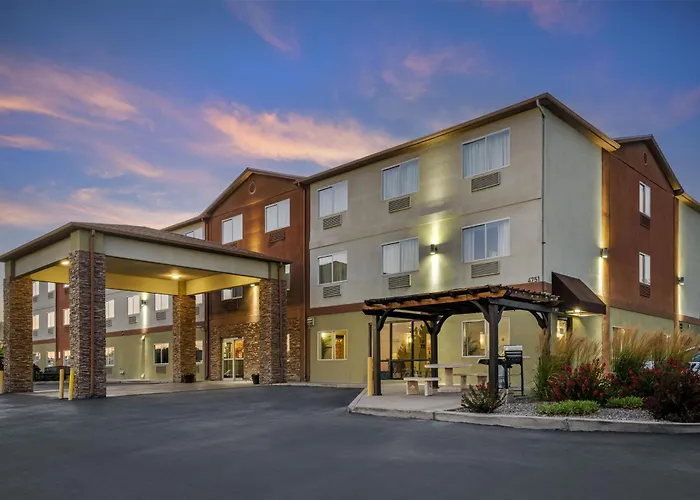 Best Western Plus The Four Corners Inn