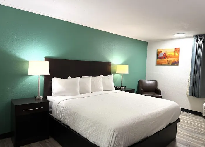 Baymont Inn & Suites By Wyndham Newton Ia