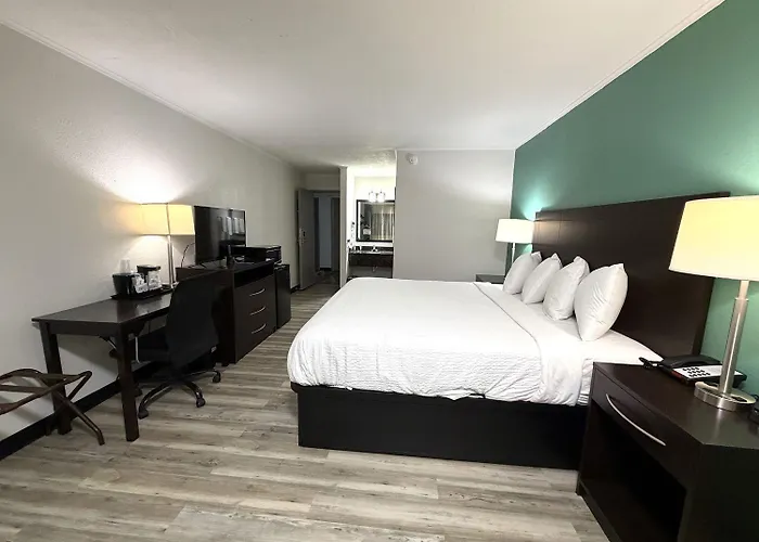 Baymont Inn & Suites By Wyndham Newton Ia