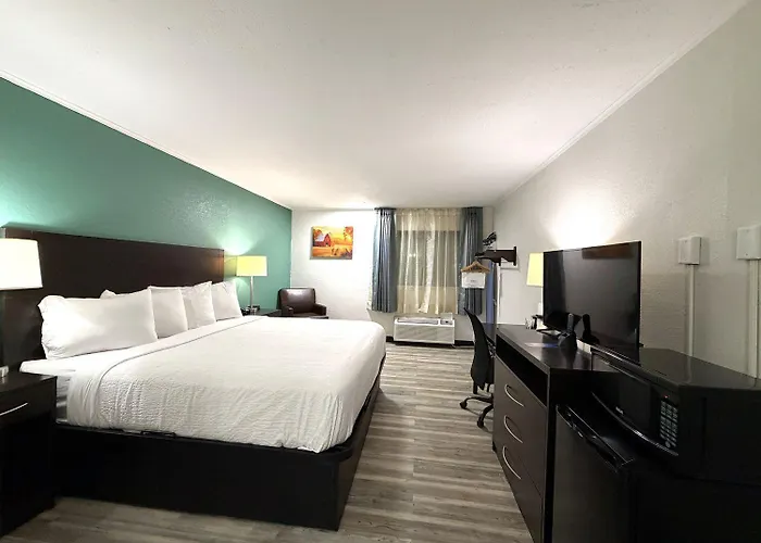 Baymont Inn & Suites By Wyndham Newton Ia
