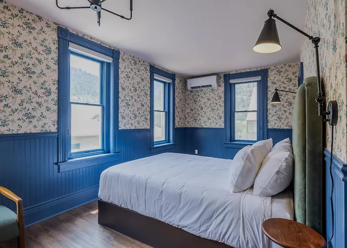 St. Elmo Hotel