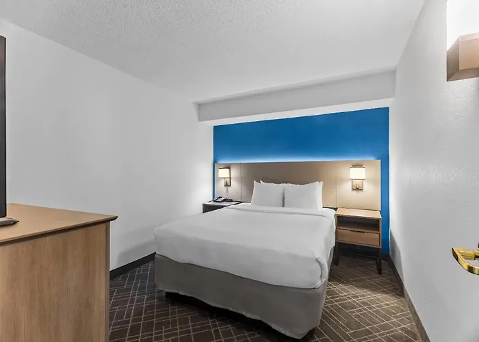 Comfort Inn & Suites Evansville Airport