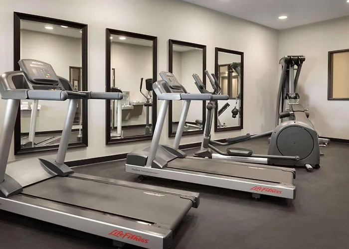 Country Inn & Suites By Radisson, Indianola, Ia