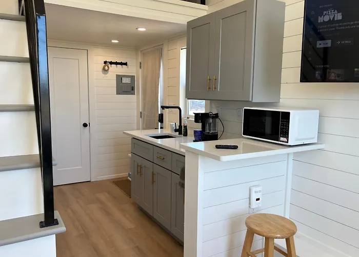 Oceanfront Tiny Retreat, Fall Package With 2 Bikes