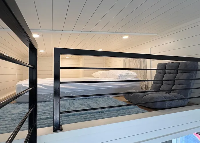 Oceanfront Tiny Retreat, Fall Package With 2 Bikes