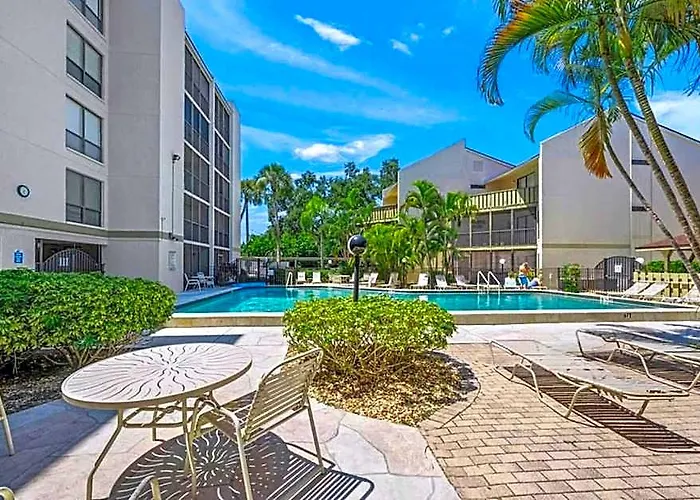 Siesta Key Beach - 2 Bedroom - 3 Beds - 3 Bathroom Duplex With Heated Swimming Pool