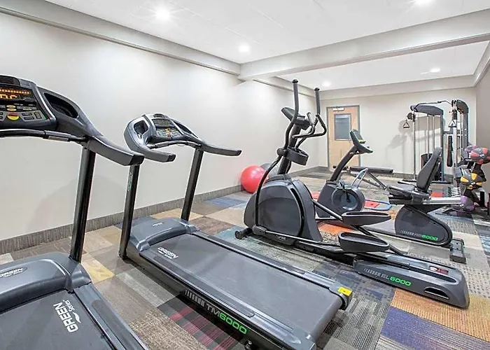 Baymont By Wyndham Grand Rapids Near Downtown