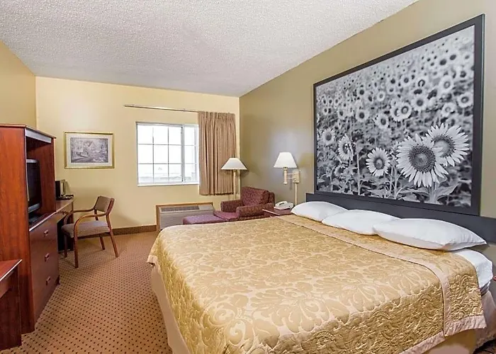Super 8 By Wyndham Osage
