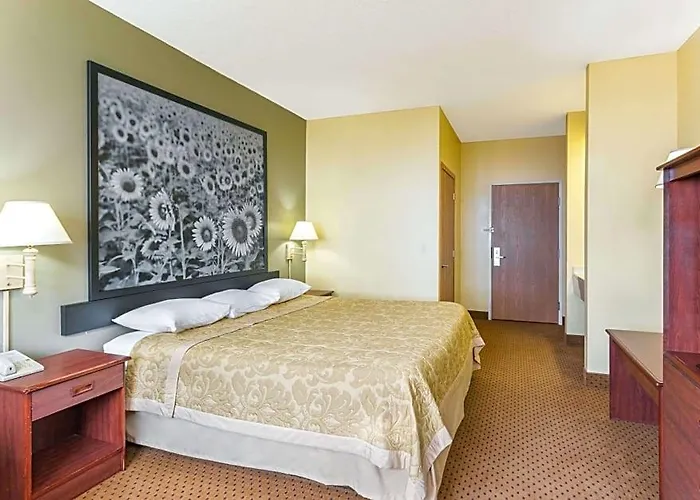 Super 8 By Wyndham Osage