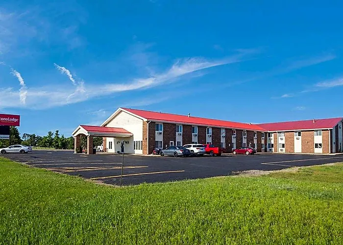 Econo Lodge Inn & Suites Escanaba North