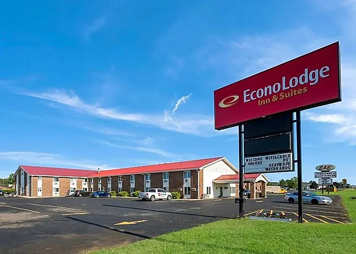 Econo Lodge Inn & Suites Escanaba North