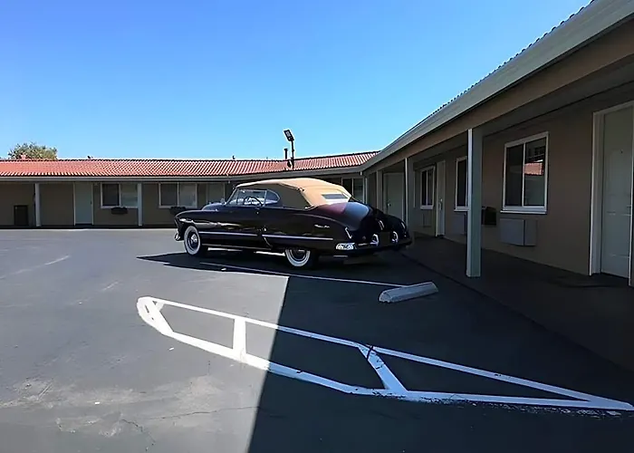 Tri-Valley Inn & Suites