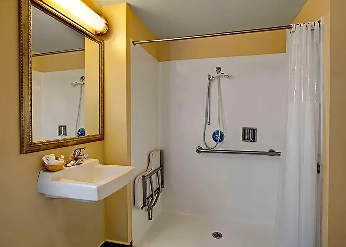 Super 8 By Wyndham Berkeley