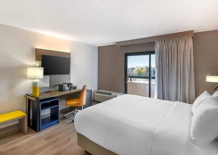 Comfort Inn & Suites Arlington Heights - Buffalo Grove