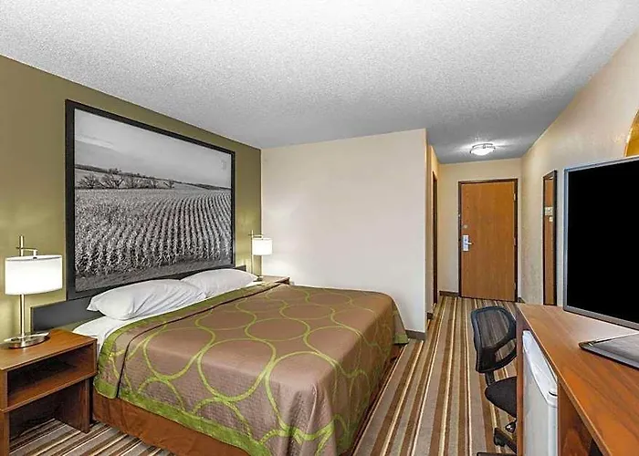 Super 8 By Wyndham Storm Lake