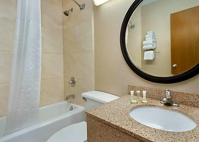 Super 8 By Wyndham Waycross Ga