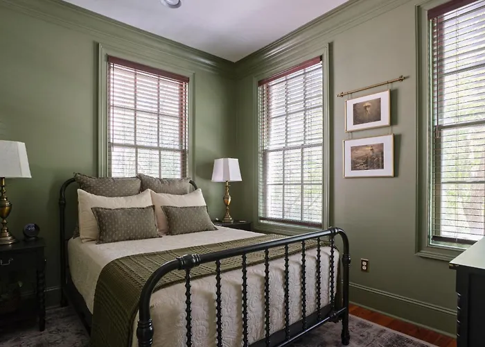 Beautiful 3Bed Townhome In Historic Downtown Savannah