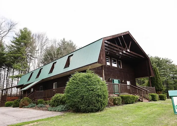 The Cabins At Pine Haven - Beckley