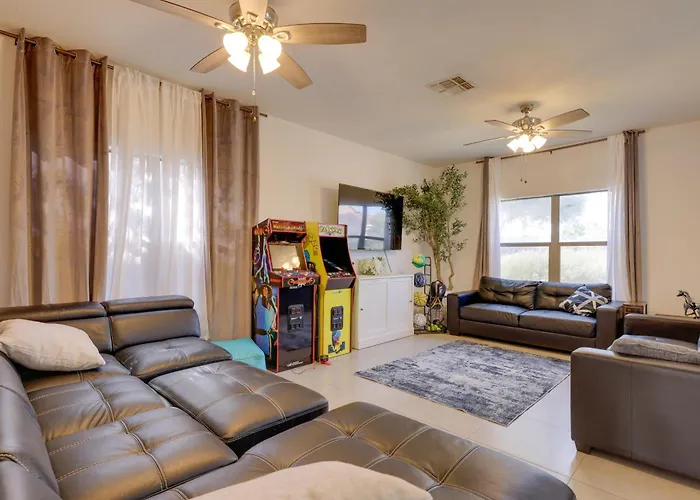 Family Home W/ Community Perks In Peoria