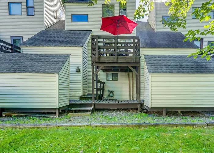 Unique Thornton Townhome: Swim, Ski, & Hike!