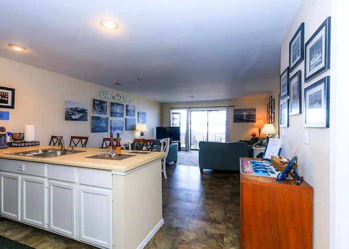 Pool Days & Water Fun Await: Lake Ozark Escape!