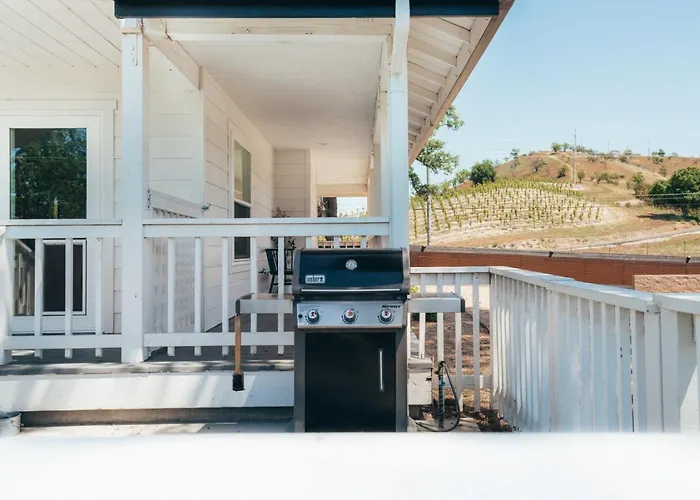 Paso Wine Country Farmhouse With Pool, Spa, Game Room