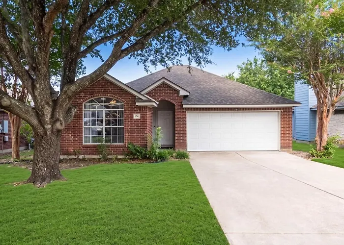 Cozy Getaway, Minutes From Austin!