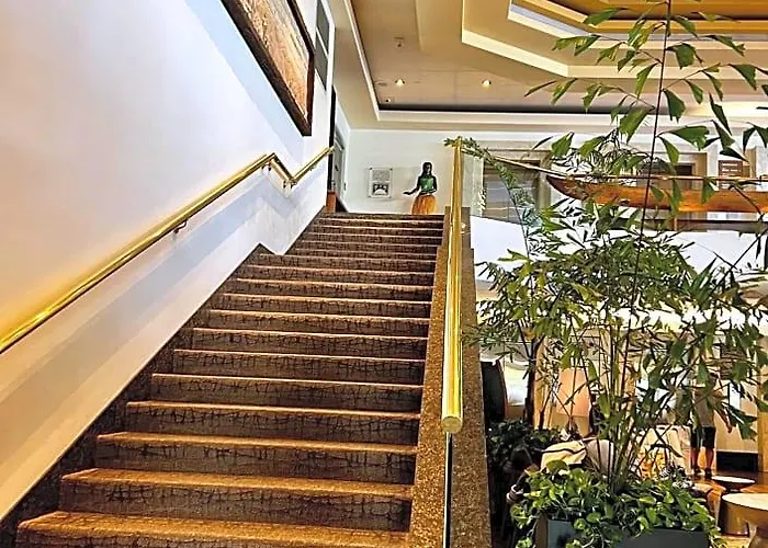 Luana Waikiki Park Views - No Resort Fees & Free Parking