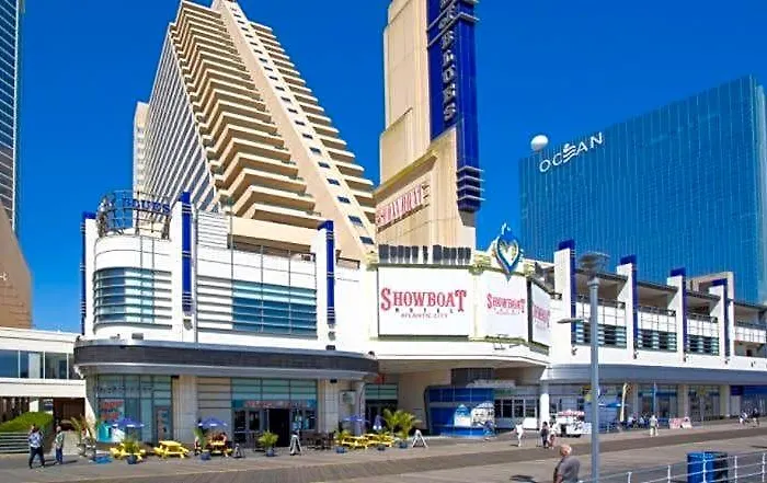Cozysuites At Showboat