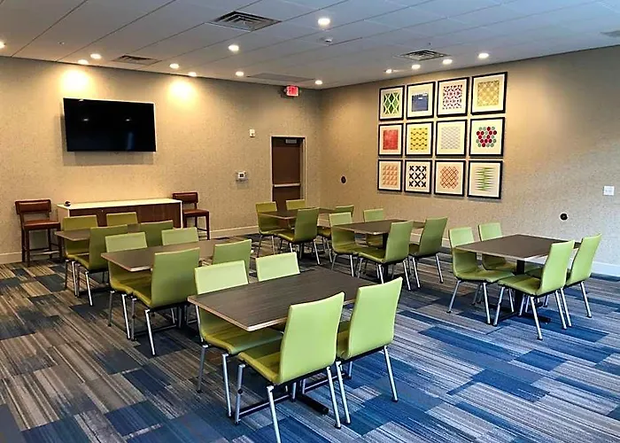 Holiday Inn Express & Suites Madison West - Middleton
