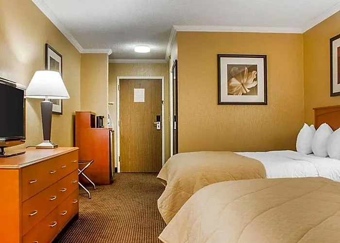 Clarion Hotel & Suites Riverfront