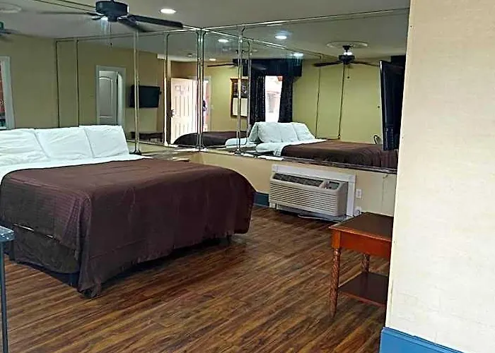 Deluxe Inn - Savannah