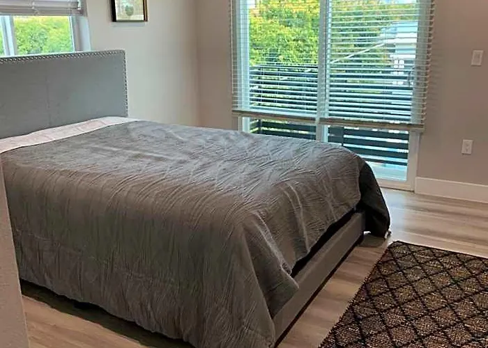 Private Room In New Appartment With Full Bath