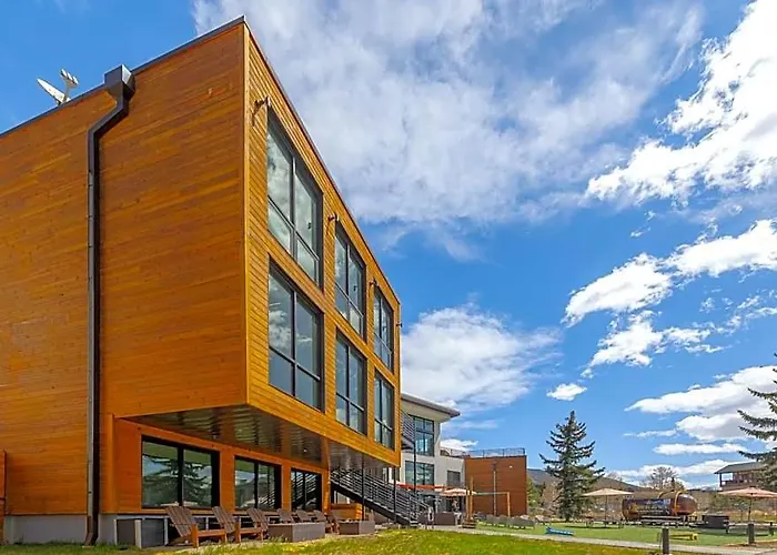 The Block Hotel & Commons