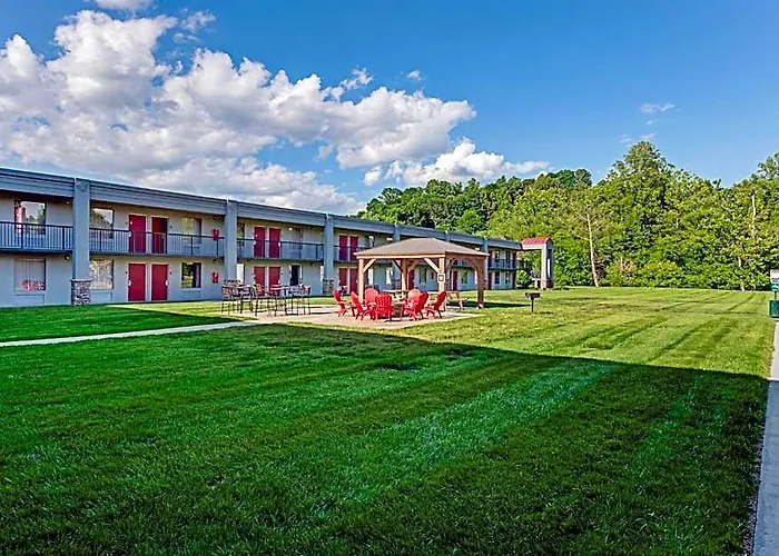 Red Roof Inn & Suites Wilkesboro
