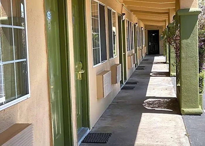 Holiday Motel