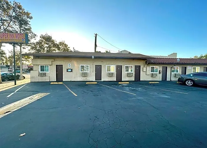 Super Inn Motel