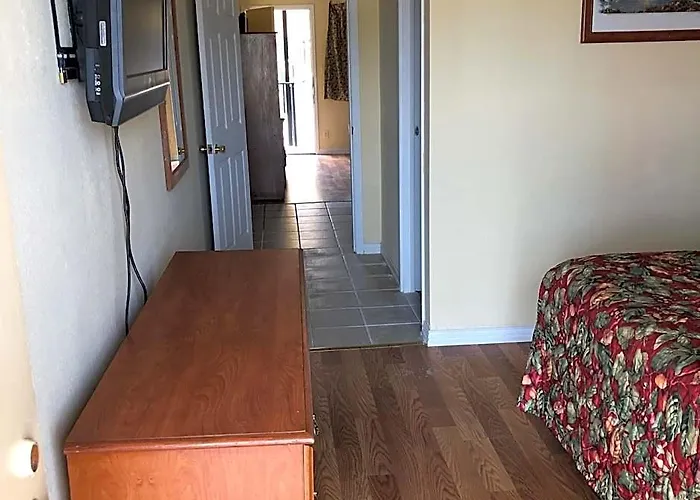 Country Host Inn