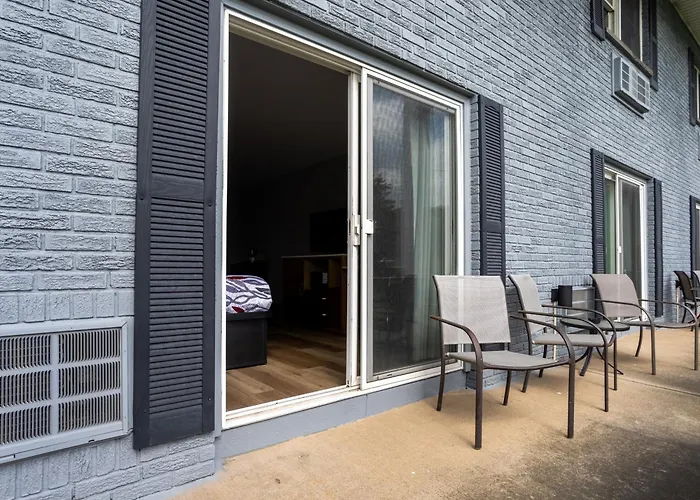 Colonial Brick Inn & Suites