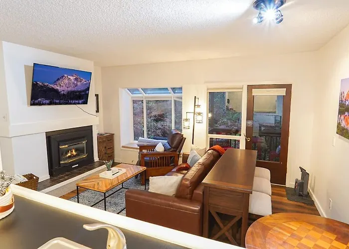 Mt Baker Den, Sleeps 4