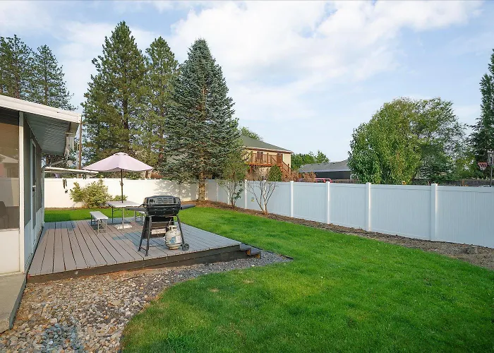 Updated Rancher Near Shopping & Restaurants