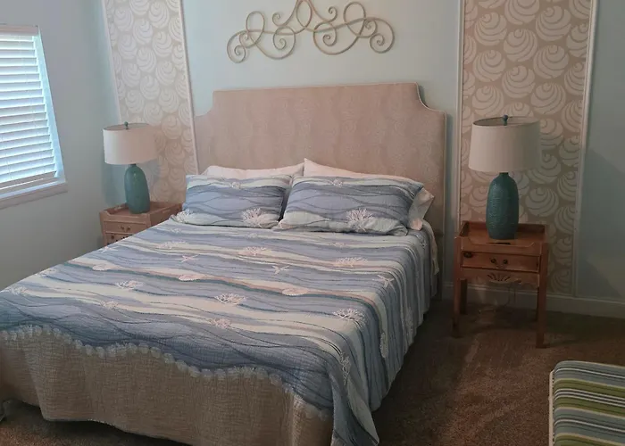 Beach Bungalow At Oyster Bay-Sunset Beach