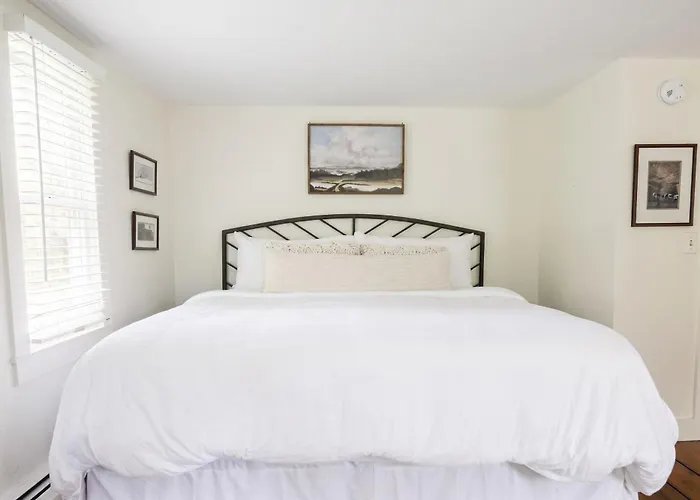 1820 House - Vt Charm + Modern Comforts + Hot Tub