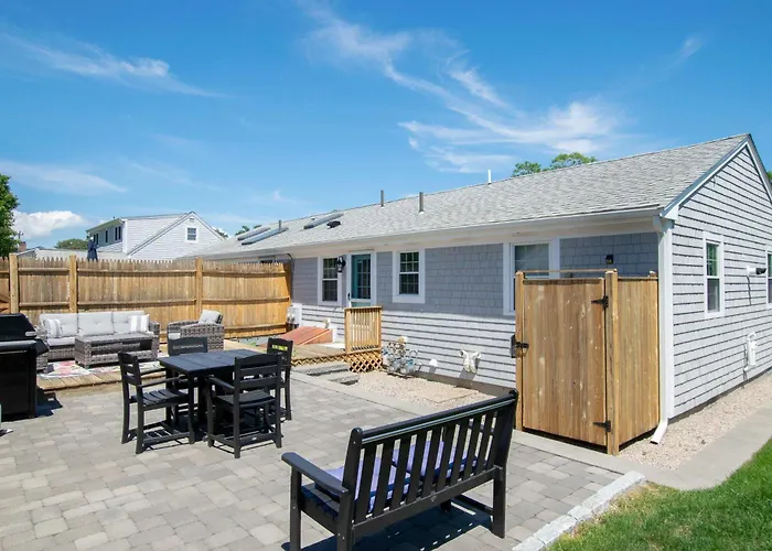 Mins To Beach & Town Great Outdoor Space