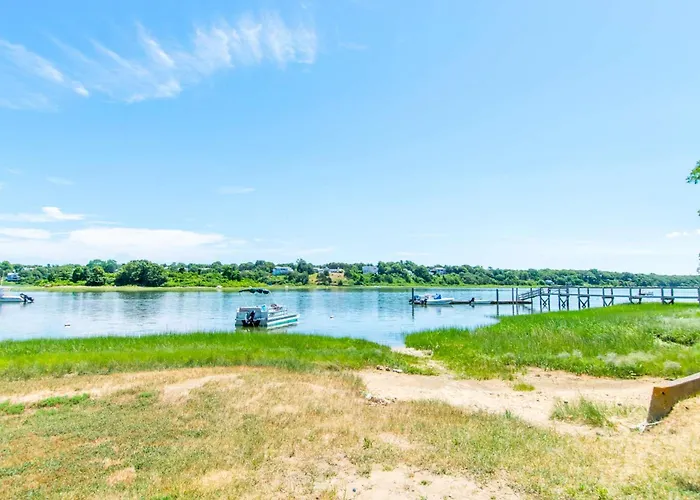 Newly Renovated Cottage On Town Cove