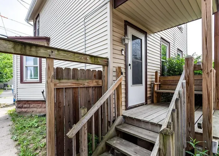 3Br Home With In-Unit Laundry Parking And Sound Bar