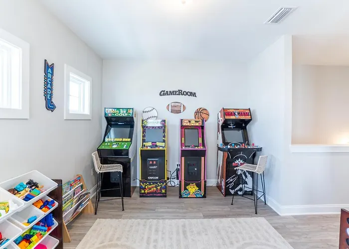 ~Spacious Home Near Beach W/ Game Room And Community Pool~