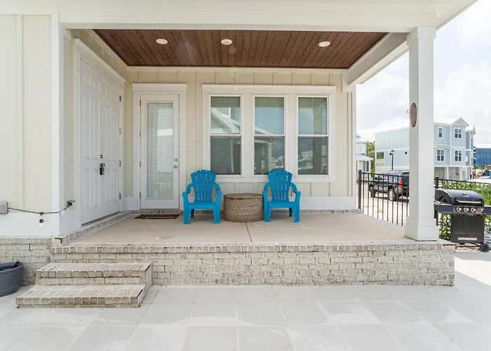 ~Spacious Home Near Beach W/ Game Room And Community Pool~