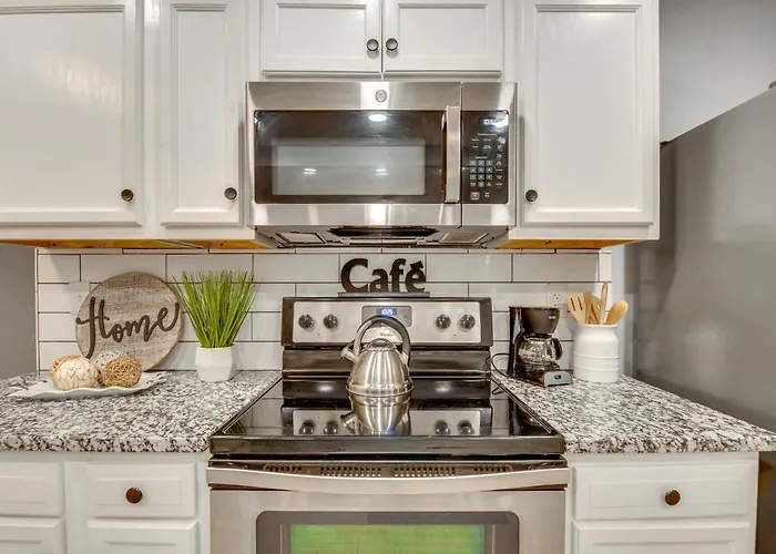 Atlanta Getaway W/ Private Yard: Near Airport